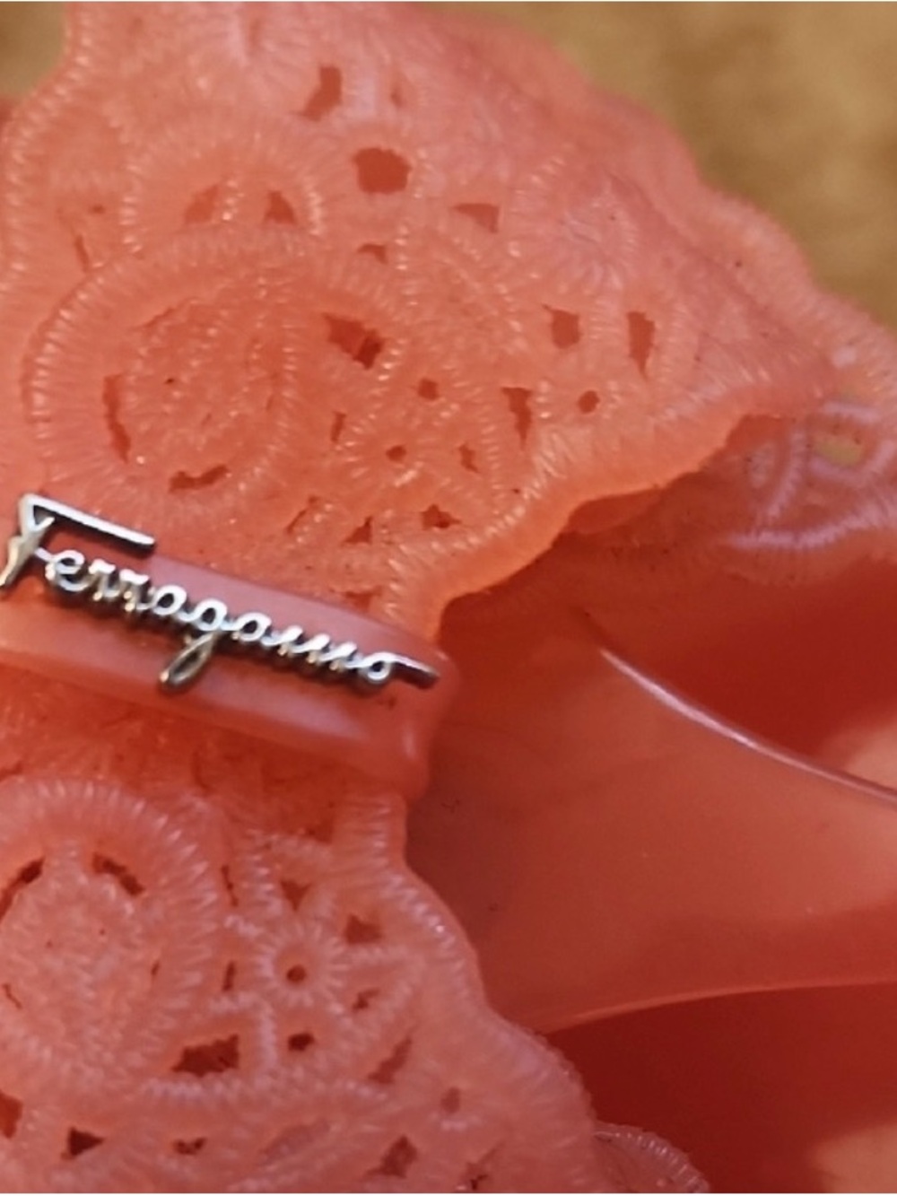 Salvatore Ferragamo Coral Bow Jelly Thong Sandals - Women - Picture 3 of 6